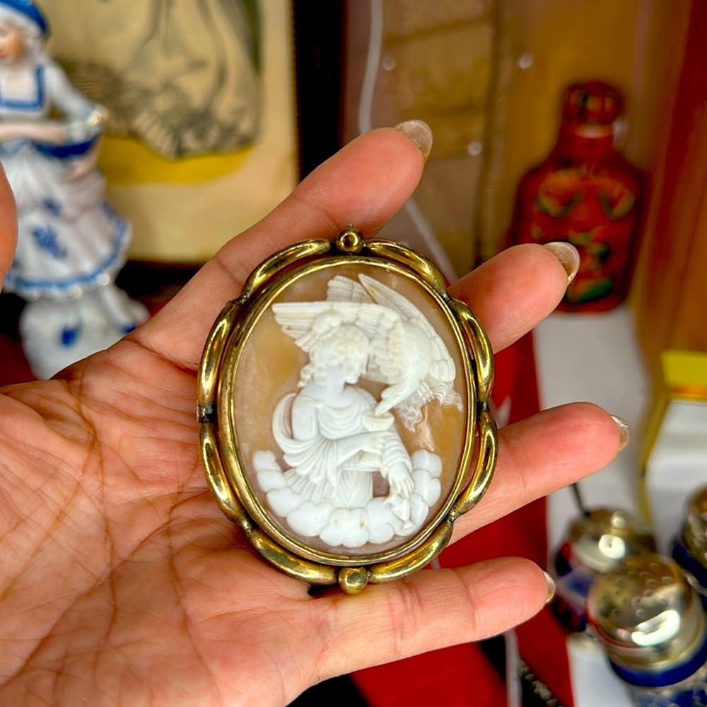 Beautiful shell cameo one stress mark on back very old 3 inches